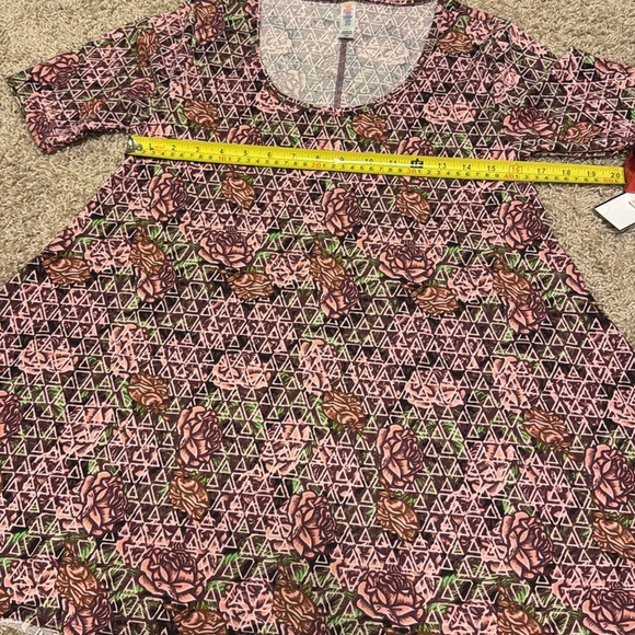 LuLaRoe BNWT L Perfect Tee Brown Cream Graphic Rose Design Size XXS - Picture 6 of 7